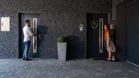 kovanie na hliníkové dvere