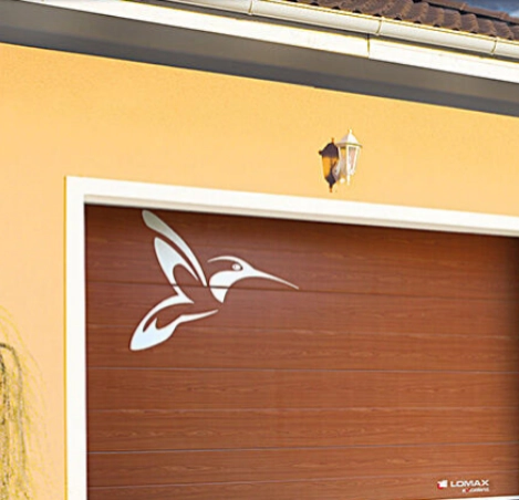 Nerezový prvok LOMAX ukážka na vrátach kolibrík